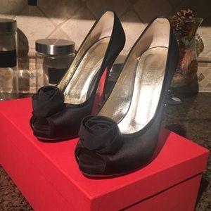 Valentino open toe black rose shoe size 7